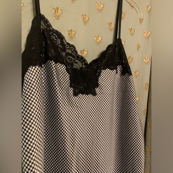 Ralph Lauren Women’s Checkered Slip size Medium - Picture 3 of 5